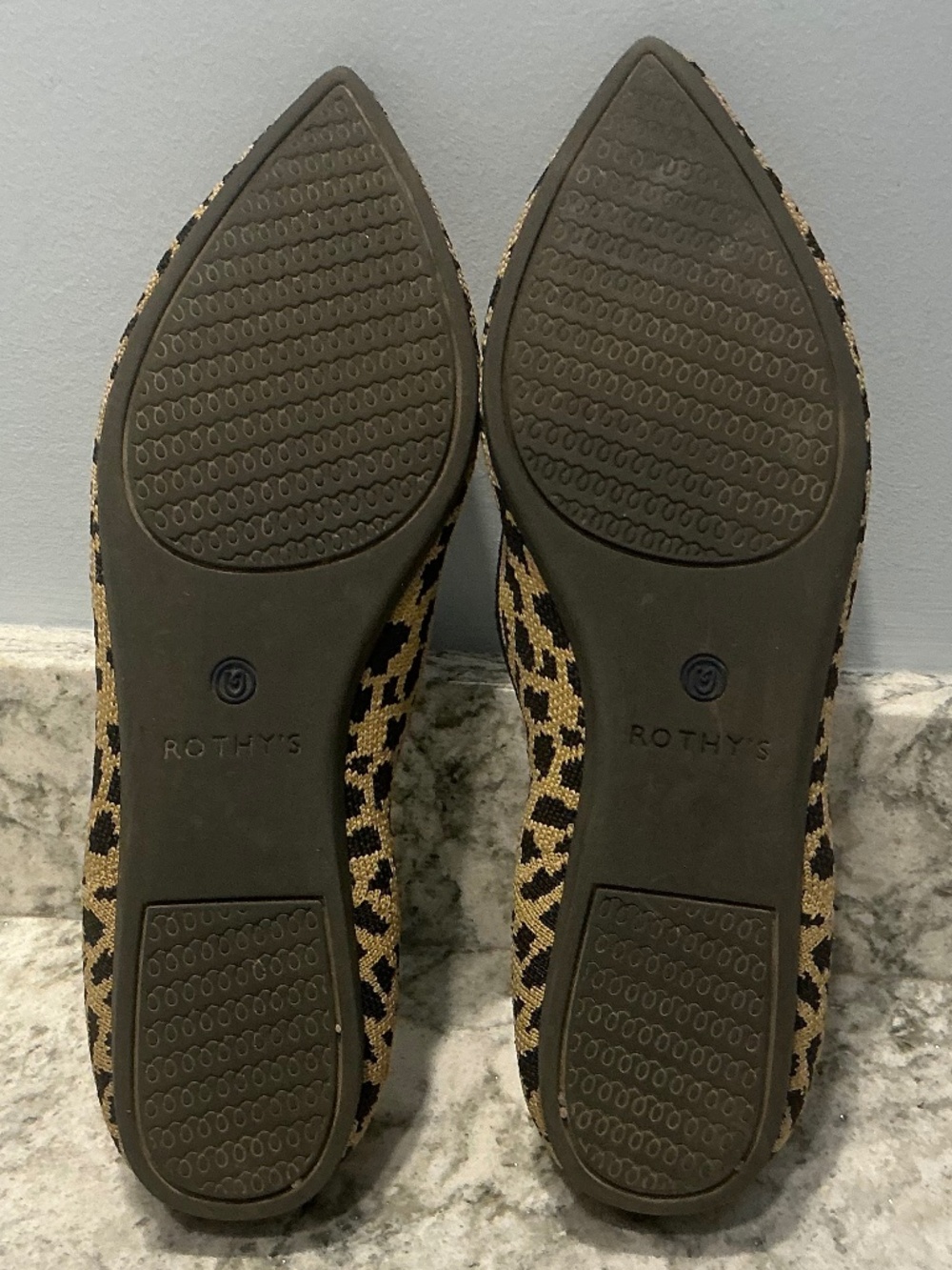 Rothy's Leopard Print Pointed Toe Flats - Tan & Black SZ 6.5 - Picture 2 of 7